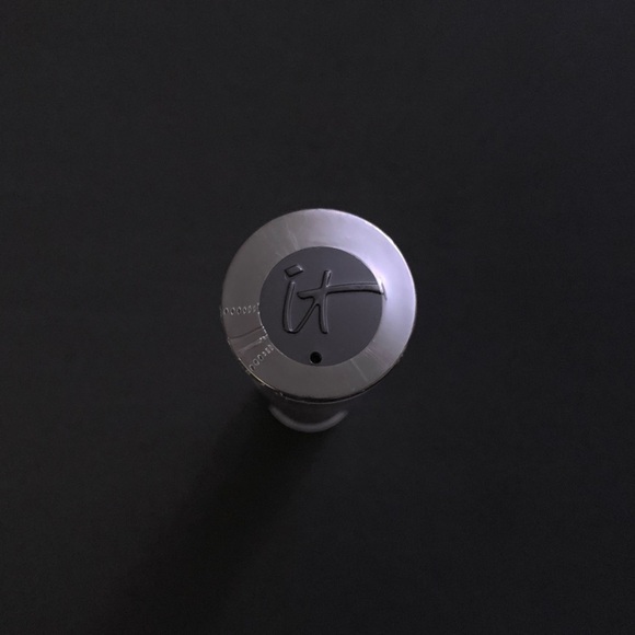 IT COSMETICS Heavenly Luxe Plush Paddle Foundation Brush — Full Size - Picture 3 of 3